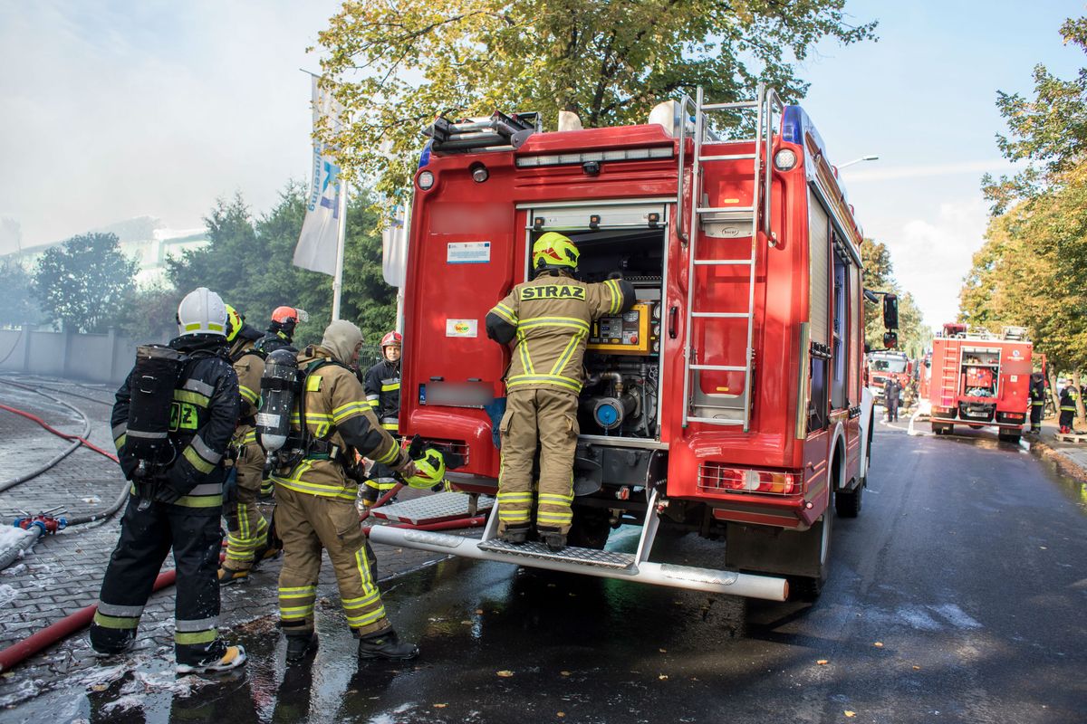 Obcokrajowcy będą służyć w straży pożarnej? Polscy strażacy oburzeni