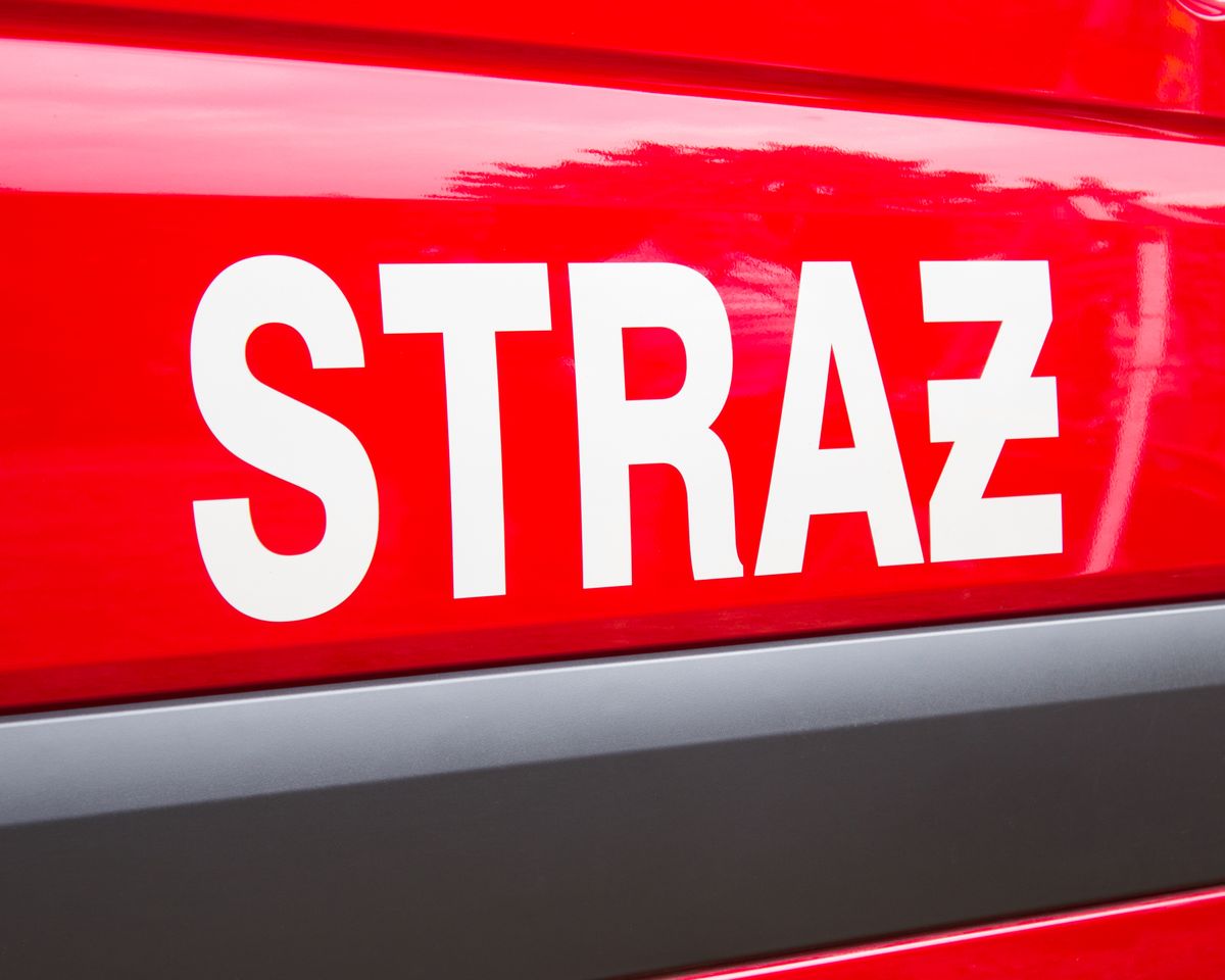 Kraków: 21-latek ukradł samochód straży pożarnej. Staranował bramę i szlaban