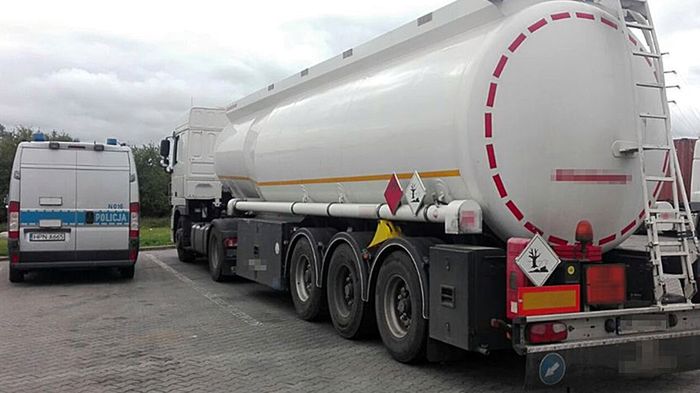 - Firmy zabezpieczają się, składając sprawozdania według dotychczasowego wzoru - mówi Leszek Wieciech, prezes Polskiej Organizacji Przemysłu i Handlu Naftowego.