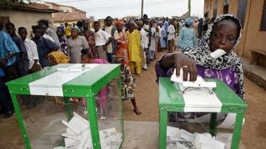 Nigeryjka głosuje w Abeokucie