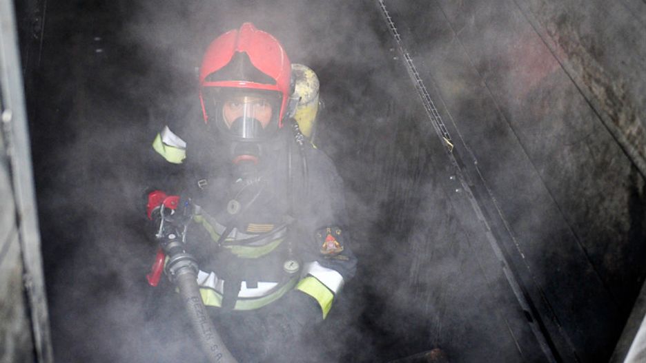 12 zastępów straży pożarnej gasiło pożar hali magazynowej 