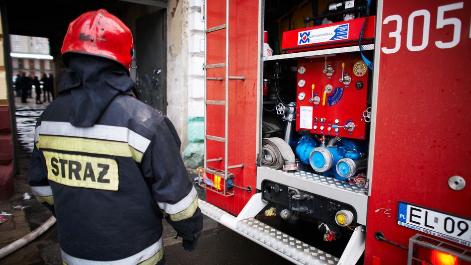 Trwa akcja gaszenia pożaru, który pojawił się po eksplozji (zdj. ilustr.)