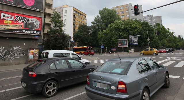 Nastolatek staranował dwa radiowozy