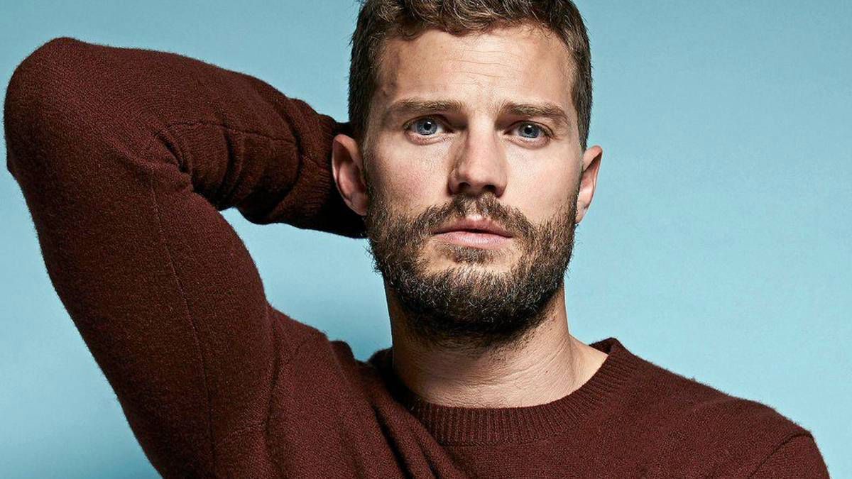 Jamie Dornan pokazał się po 4-letniej przerwie. Co się stało z jego twarzą?