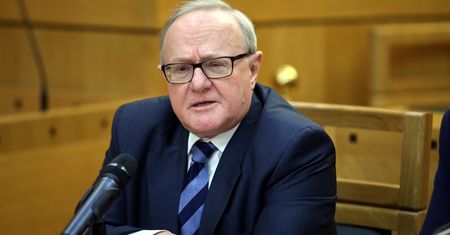 Awantura o oświadczenie majątkowe byłego sędziego TK. Stanisław Biernat przyznaje się do błędu