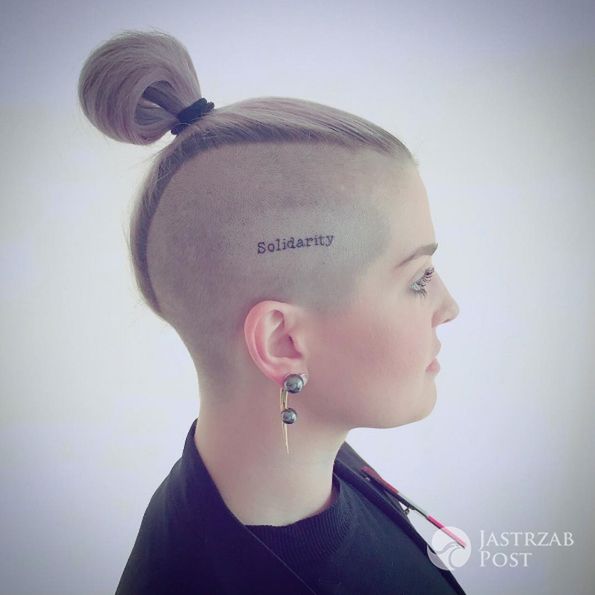 Kelly Osbourne zrobiła na głowie napis "SOLIDARITY"