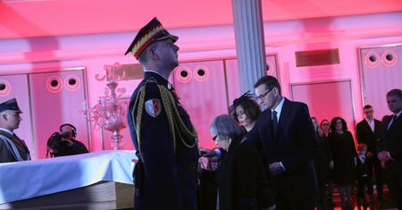 Pogrzeb Kornela Morawieckiego. Marta Morawiecka: Dobrze, że spoczną obok siebie