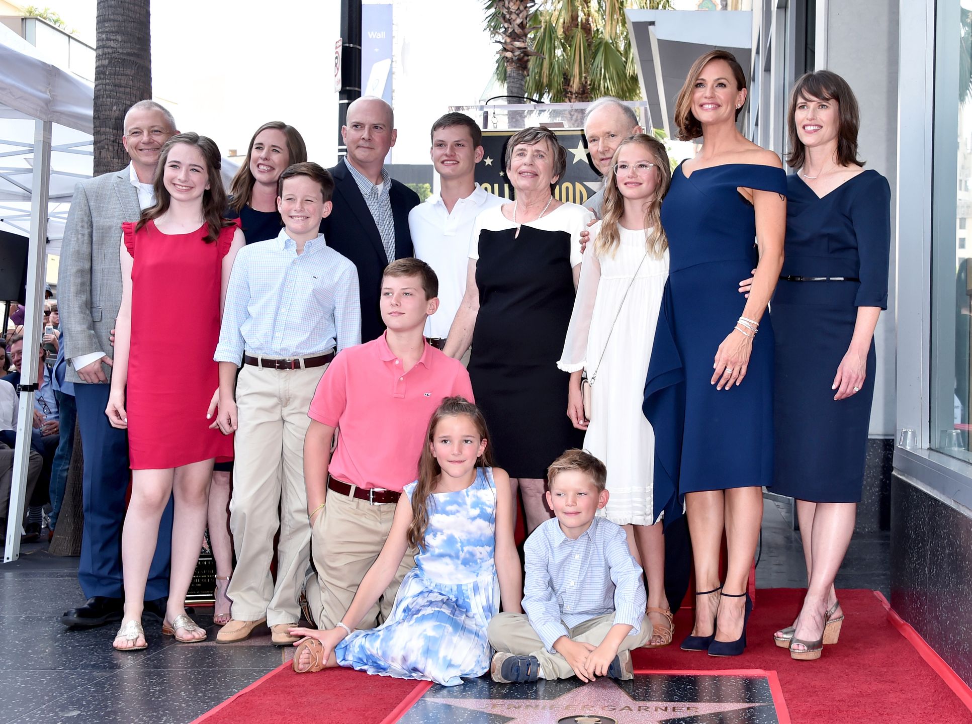 Jennifer Garner chroni prywatność swoich dzieci. Ale na wyjątkowe okazje, jak odsłonienie gwiazdy w Hollywood Walk Of Fame, zabiera całą rodzinę.