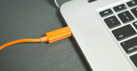 Prawie 2 miliony domów z szybszym internetem. Nowa oferta Orange