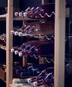 5 pomysłów: jak przechowywać wino w domu?