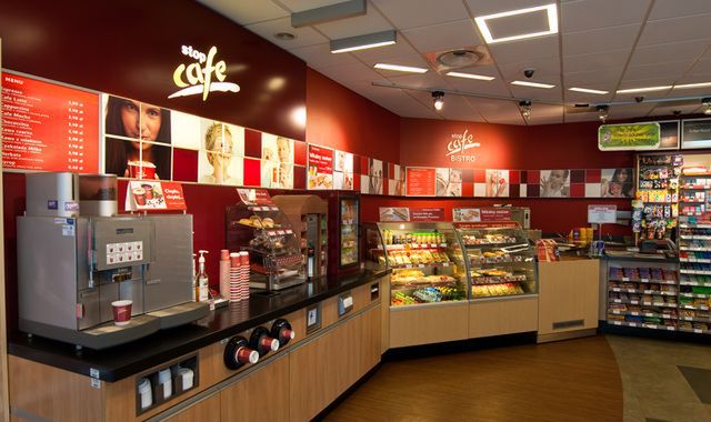 Orlen idzie drogą dyskontów. Przed zakazem handlu stawia na lokalne produkty