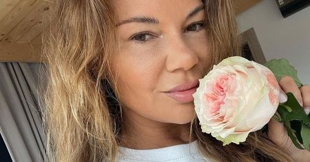 Ona ma 50 lat?! Edyta Górniak kusi opaloną na mahoń skórą i wbija szpilę byłym parterom. Auć!