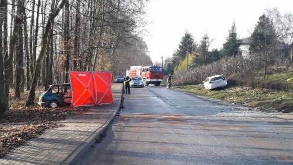 Do czołowego zderzenia aut doszło w miejscowości Sporniak