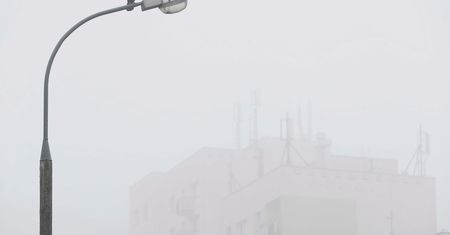 Latarnie za 3 mln zł nie świecą, bo nie ma słońca. Mieszkańcy wściekli