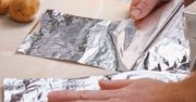 Oto którą stroną folii aluminiowej zawijać potrawy na grilla i do piekarnika
