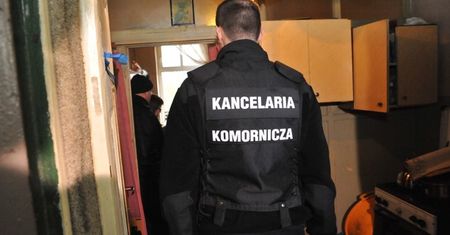 Ważne zmiany dla zadłużonych emerytów. Komornik zajmie mniej