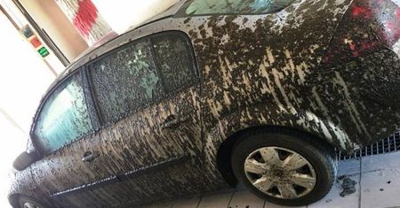 Spryskał warszawiakom auto obornikiem. To nie był przypadek