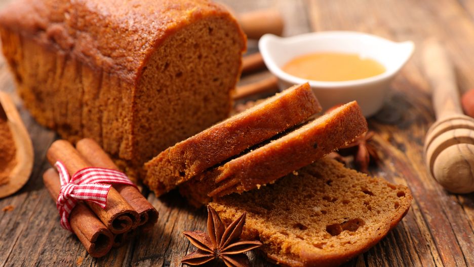 Na tydzień przed świętami wyjmujemy ciasto z chłodnego miejsca i zaczynamy pieczenie.