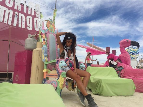 Burning Man – Natalia Siwiec i inne celebrytki bawią się na festiwalu