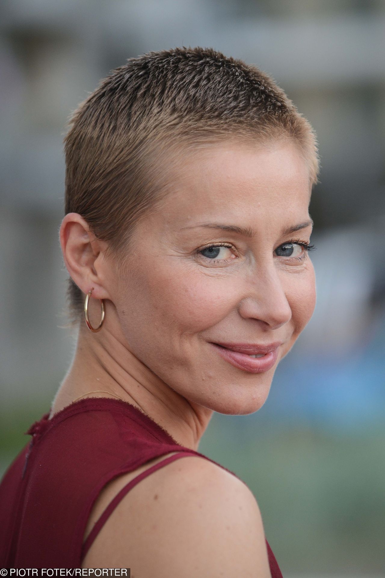 Kasi Warnke ‘’życie po czterdziestce’’. W bikini i z papierosem