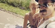 Piotr Stramowski i Kasia Warnke na spacerze z córeczką. Para rzadko pokazuje swoje małe słoneczko