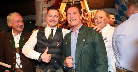 Arnold Schwarzenegger śpiewa o sobie. Nic lepszego dziś nie zobaczycie [WIDEO]