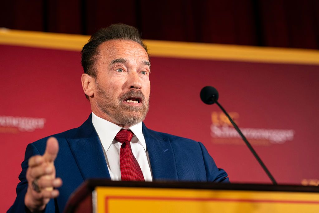 Arnold Schwarzenegger dał 1 mln dol. na walkę z koronawirusem. "Pomagajmy bohaterom"