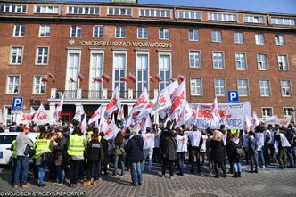 Pikiety związkowców przed urzędami wojewódzkimi. Związkowcy domagają się "piątki Solidarności"