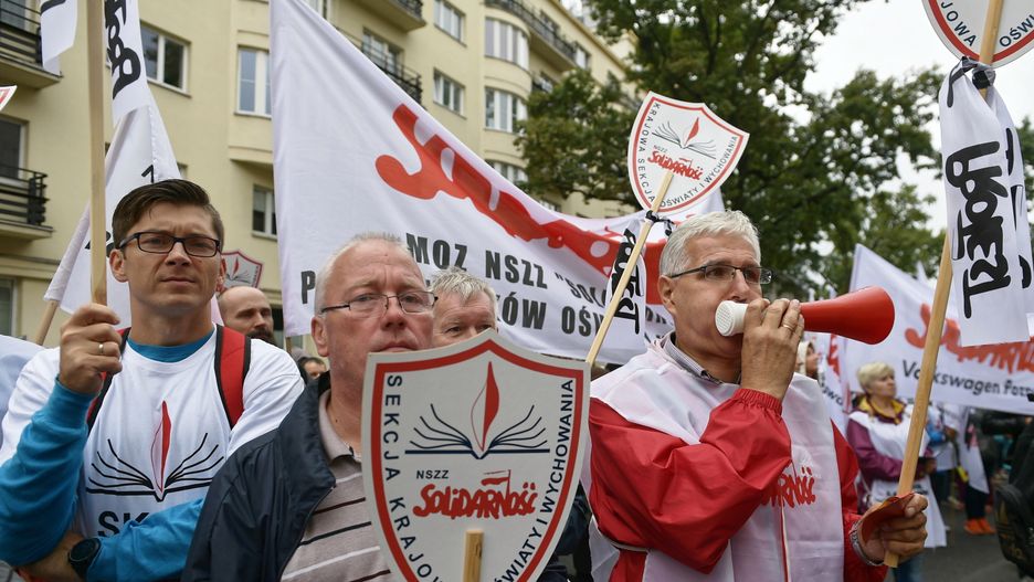 Związkowcy protestują przeciwko działaniom minister Zalewskiej