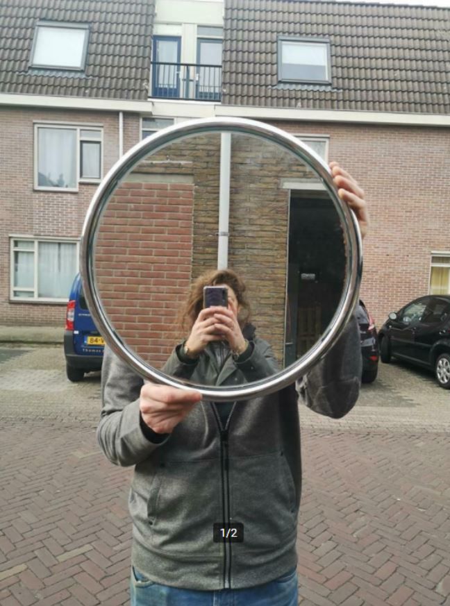 People Selling Mirrors/twitter
