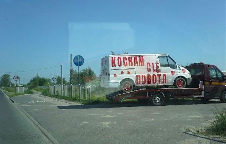 Wielbiciel Doroty postarał się, aby zrobić na niej wrażenie. 