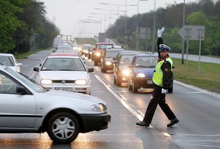 Wielki powrót z majówki; policja apeluje o ostrożność