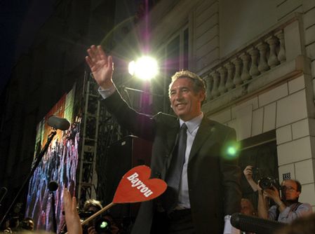 Bayrou nie poparł żadnego z kandydatów