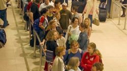 Tłumy pasażerów w hali odlotów na Heathrow