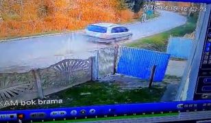 Pijany kierowca niemal rozjechał rowerzystkę. Skończył rajd na słupie
