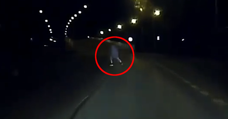 Pijany wbiegł pod autobus. "Serce miałem w gardle" [WIDEO]