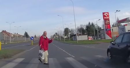 Walka pieszego o przeżycie. Porażające nagranie z Kielc