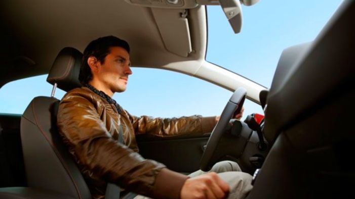 Z testów wynika, że kiedy prowadzący pojazd rozmawiał przez telefon, system ABS włączał się o 17 proc. częściej niż u kierowców, którzy nie używali telefonu.