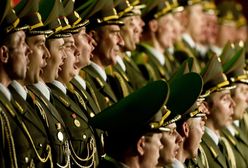 Protest na koncercie chóru Aleksandrowa: policja u dziennikarzy. Zażądali nagrań