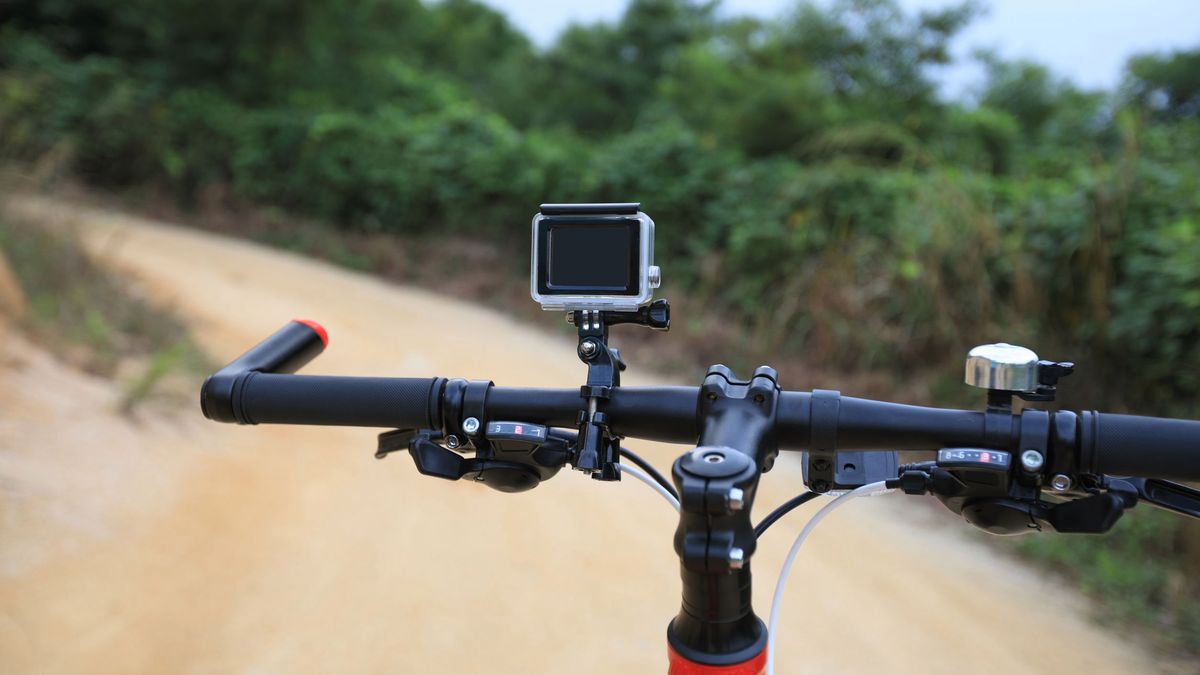 Akcesoria na rower mogą okazać się przydatne nawet jeżeli nie jeździmy na dalekie rowerowe wyprawy