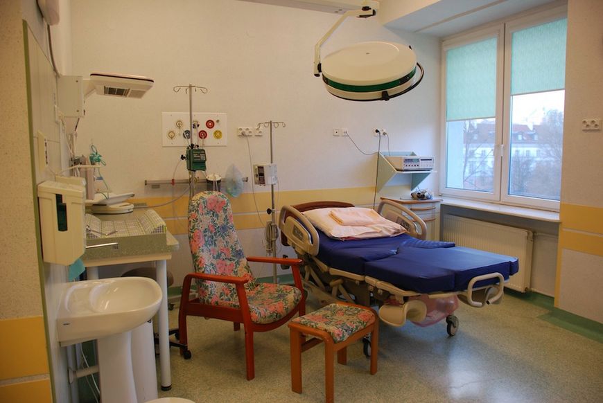 Sala porodowa w Szpitalu Klinicznym im. ks. Anny Mazowieckiej w Warszawie