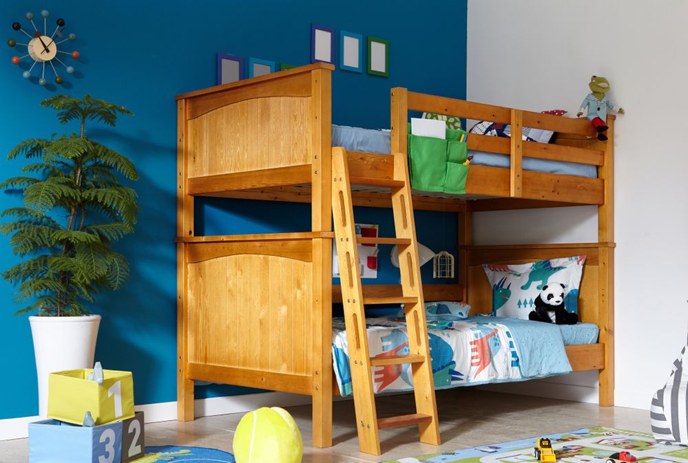 Łóżko piętrowe w pokoju dziecięcym - dlaczego warto się na nie zdecydować? Jaki rodzaj łóżka piętrowego wybrać?