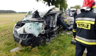 Groźny wypadek. Renault master wjechało w naczepę ciężarówki