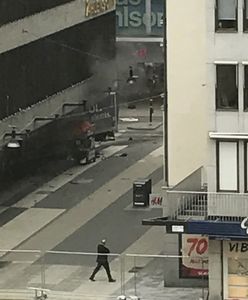 Ciężarówka wjechała w tłum w Sztokholmie. Policja: zatrzymano mężczyznę, który przyznał się do ataku