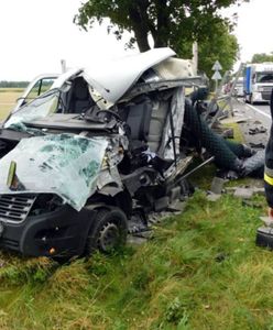 Groźny wypadek. Renault master wjechało w naczepę ciężarówki