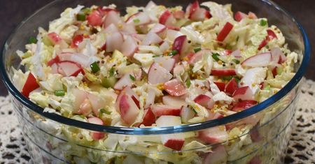 Z tym dodatkiem surówka z kapusty pekińskiej nie będzie mdła. Smak jak z najlepszej restauracji