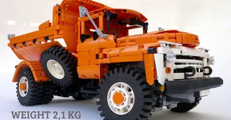 Ził 130 zbudowany z klocków Lego przez Polaka