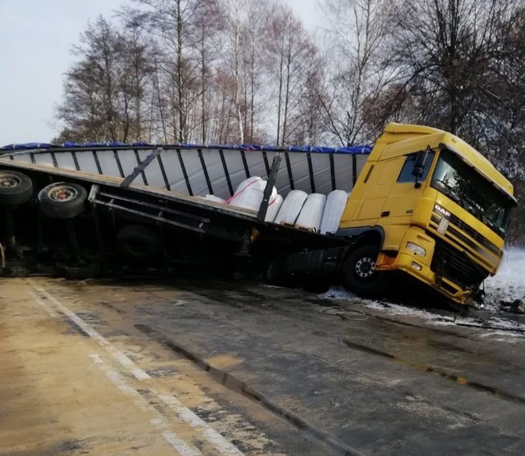 Tragedia na Podkarpaciu. W wypadku zginęło małżeństwo, ranne dzieci