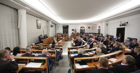 Z Platformy Obywatelskiej odchodzi dwóch senatorów. Przez Borysa Budkę