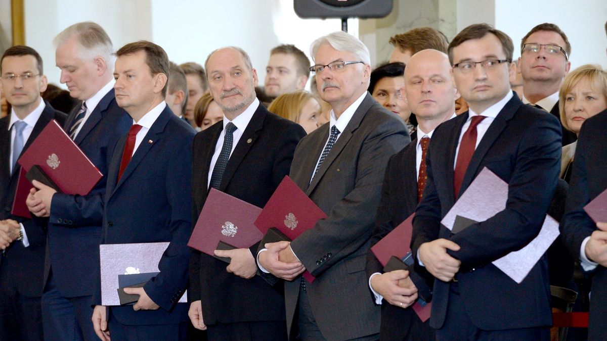 Nagrody przyznawane corocznie ministrom od lat budzą sporo kontrowersji. Zwłaszcza wśród posłów opozycji i byłych ministrów, którzy kiedyś je otrzymali